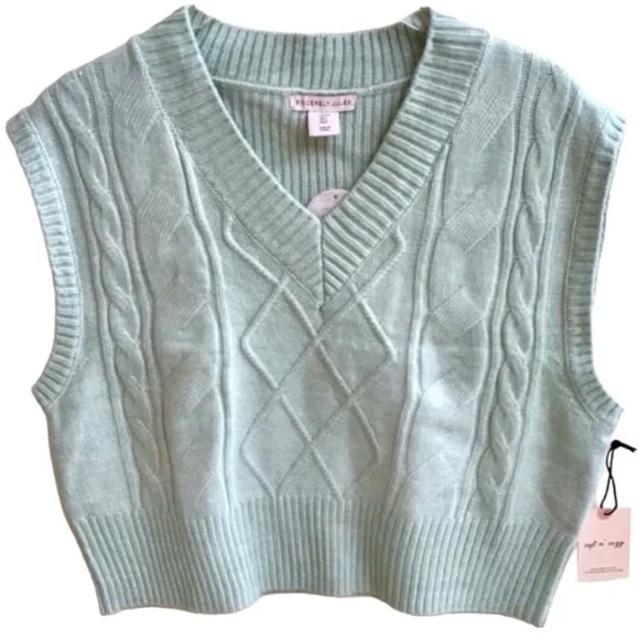 Sincerely Jules V-Neck Cable Knit Crop Vest (NWT) (Size: Medium) - Picture 2 of 8